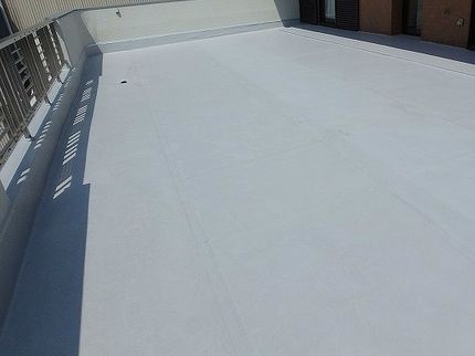 南大阪ペイントセンターの雨漏りの要因ともなるベランダの劣化。防水工事を行い防水機能を高め建物を守りますの写真