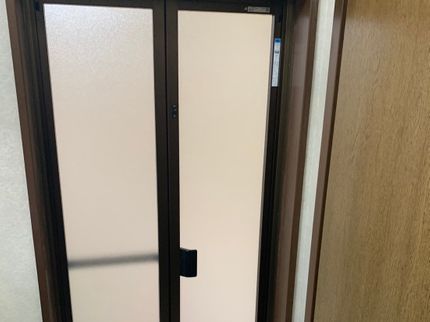 株式会社Well onの【安心の損害保険加入済み◎】開き戸→使いやすい折れ戸へ交換がオススメです!の写真