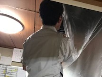 豊春サービスの店舗、事務所等に設置されている業務用エアコンのクリーニングをいたします。の写真