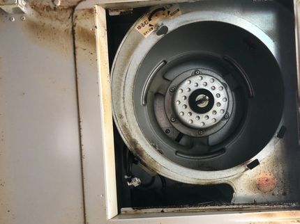 渋谷クリーニングの換気扇、レンジフード分解洗浄の写真