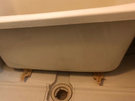 アップクリーンのエプロン内部高圧洗浄、鏡はバフ研磨、水栓金物と換気扇は分解洗浄でピカピカにしますの写真