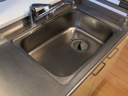 ハウステクニコのハウスクリーニング士が行う、キッチンクリーニングの写真