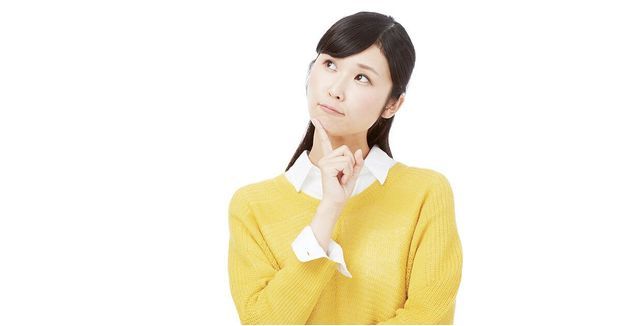 不用品回収について考える女性
