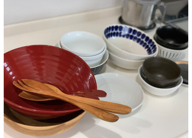 棚に入った食器類