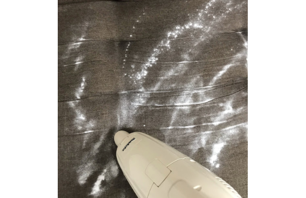 重曹とダニを掃除機で吸い取る