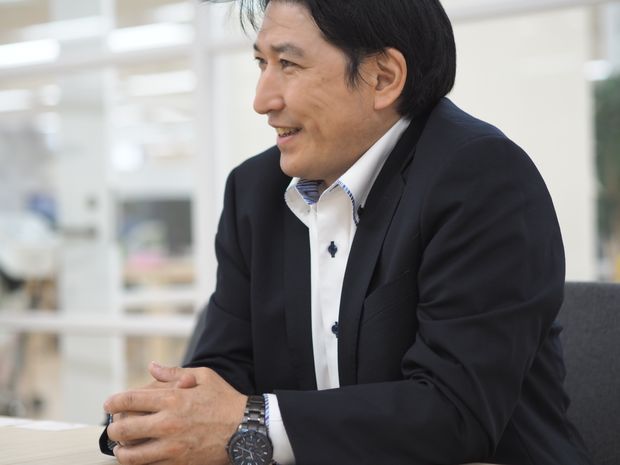 笑顔の男性