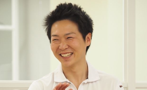 笑顔の男性