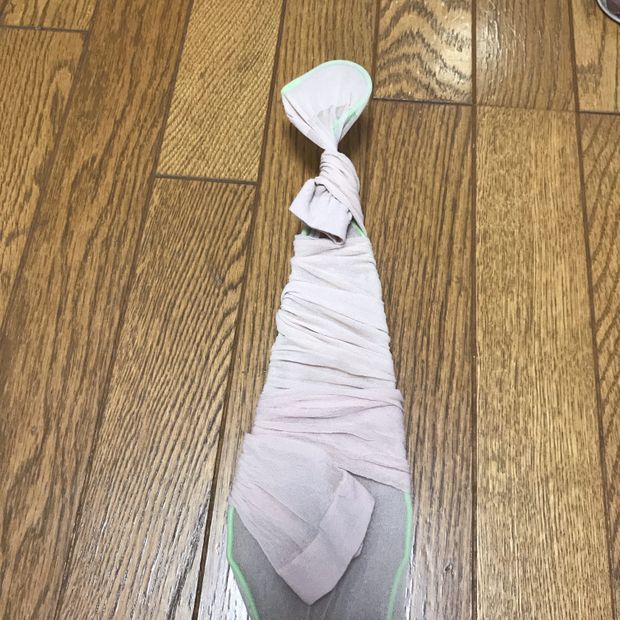 ハンガーとストッキングを使ってゴミ取りネットを作る