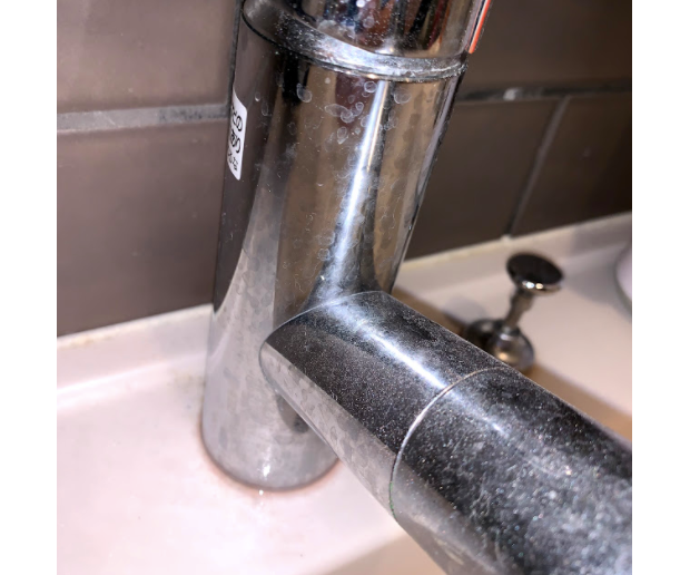 蛇口の水垢