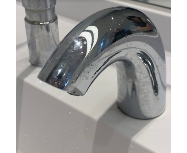 水垢だらけの蛇口