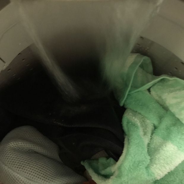 洗濯機に注水する