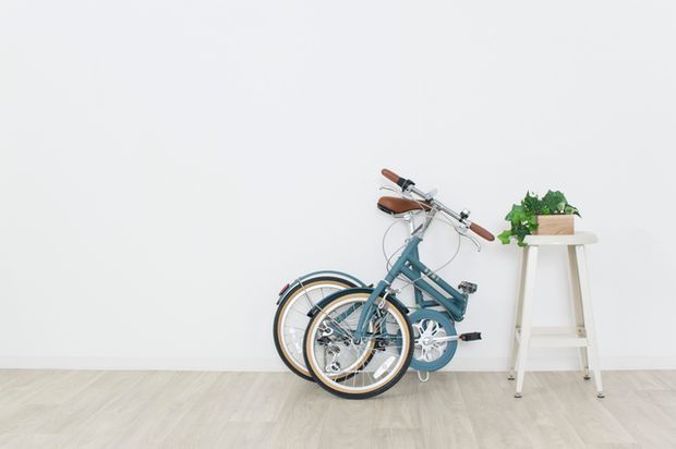部屋の中においた折り畳み自転車