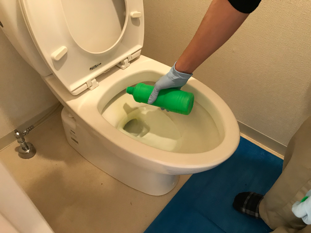 トイレ内に洗剤を注入する事業者