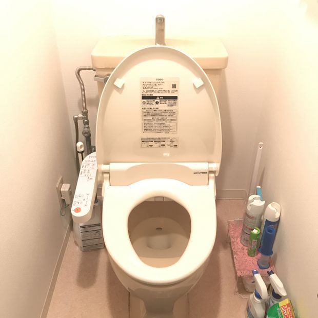 トイレの便座の裏