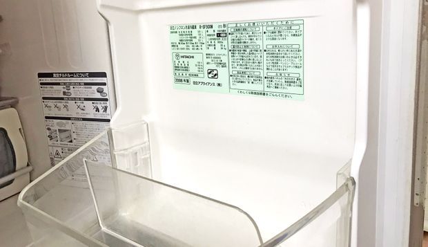 冷蔵庫内の製品情報が書かれたシール