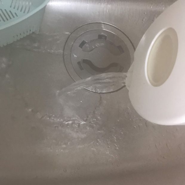 ティファールからお湯を捨てる
