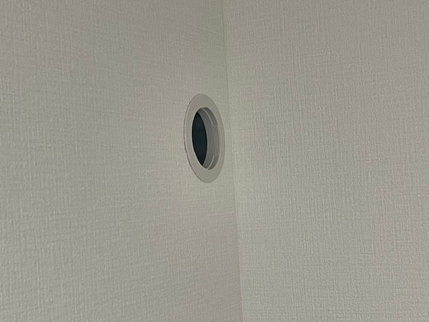 壁の穴