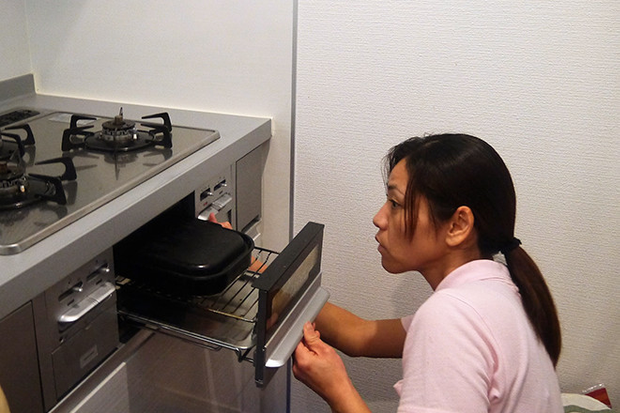 コンロのクリーニング前に点火の確認をする事業者