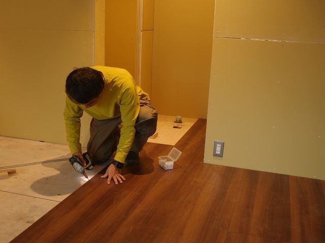 業界18年の経験でフローリングを新しく生まれ変わらせます!まずはお気軽にご相談を