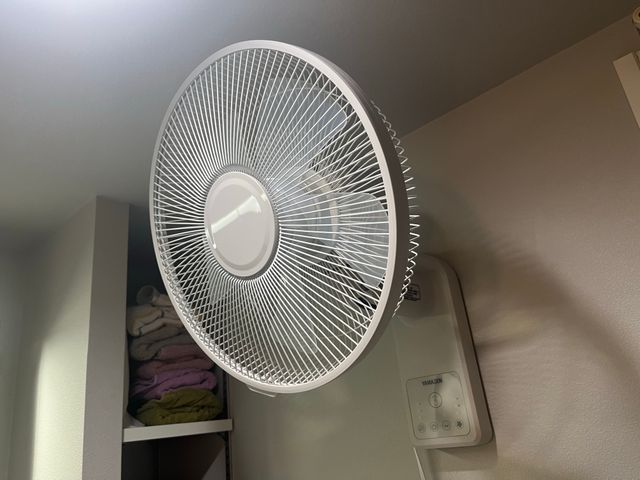 壁掛け扇風機の取付!!丁寧かつスピーディーに!!