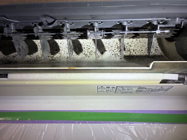 エアコン洗浄【9,000円(税込)】防カビ、除菌、消臭。カバーの裏まで清掃。