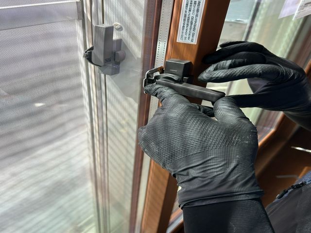 室内ドア修理(穴・凹み・丁番・レバー・引き戸など対応)