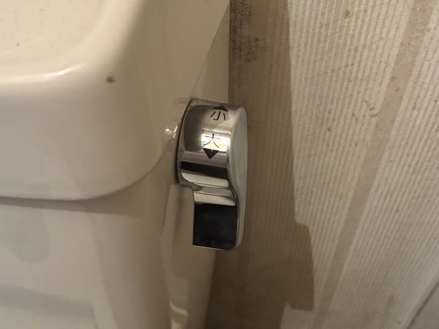 トイレタンクの洗浄ハンドル交換