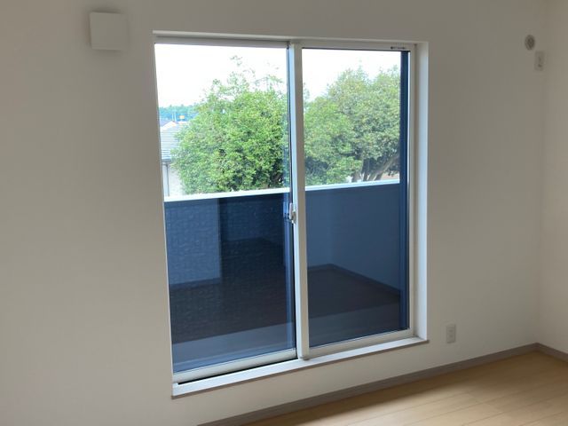 破れた網戸を張替えます!快適な風が通るお部屋へ