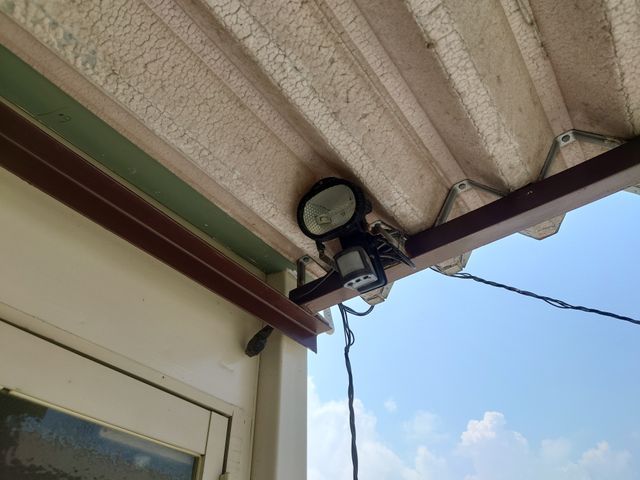 センサーライト取り付け作業