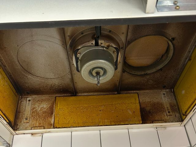 換気力アップ!プロのレンジフード徹底洗浄