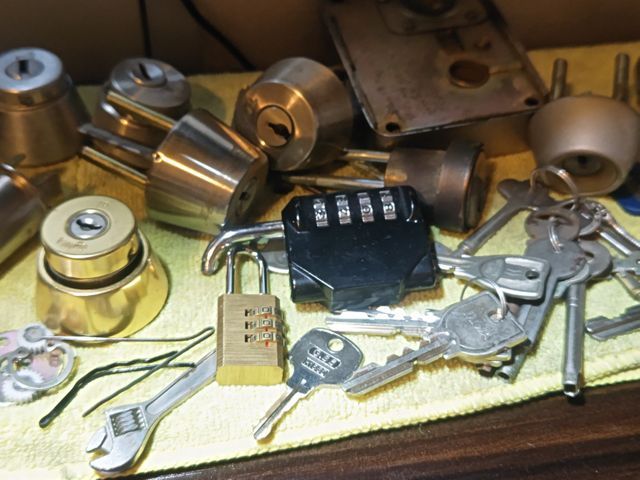 ロッカー、キャビネット、デスク、ポストなどの解錠、交換、鍵抜き