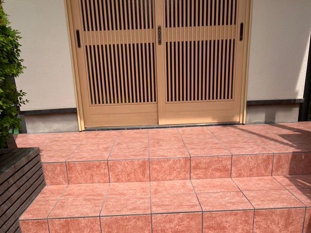 家の外、家の中、ベランダ、タイルの貼り替え当店にお任せ下さい!綺麗に仕上げます。