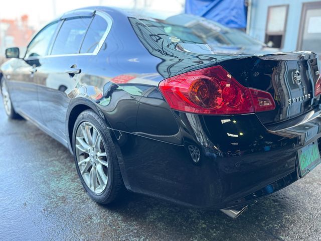 綺麗にするのが好きです。洗車以外にもヘッドライトの黄ばみ除去も得意です!