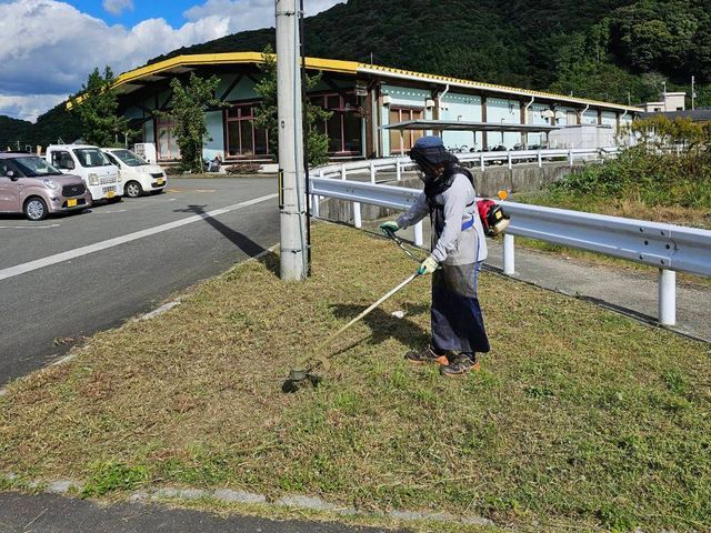綺麗に隅々まで草刈りさせてください!