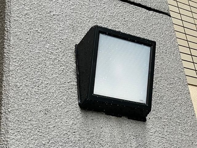 門灯・玄関灯工事・女性スタッフ同行可能・親切丁寧・第一種電気工事士が伺います