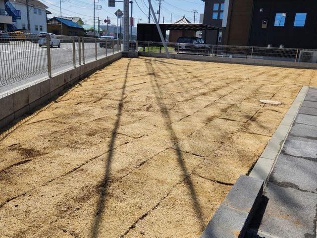 ☆芝生張り後も管理します サッチ除去やエアレーションおまかせ下さい