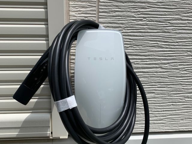 電気工事士が伺います テスラ・国産車EV充電コンセント設置は実績豊富な当店へ