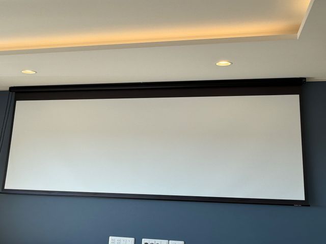プロジェクター及びスクリーン設置