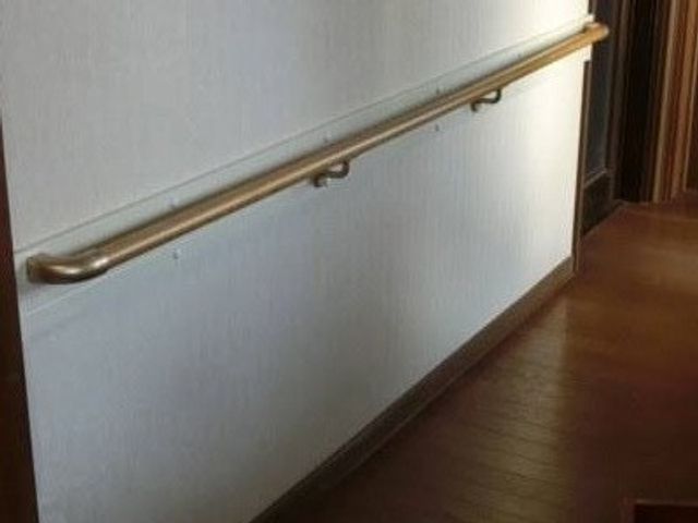 手すりの取り付け作業