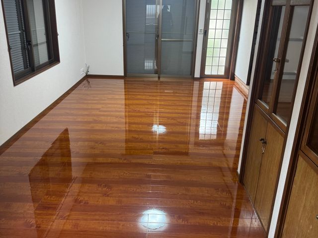 ◆◇9月新規出店◇◆【ワックス無料】手で触って汚れを確認!独自配合洗剤で徹底清掃