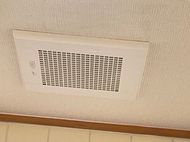 浴室換気扇交換、器具はお客様支給品の場合の料金です(浴室乾燥機ではありません)。
