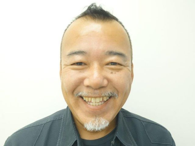 カーテンレール取り付けします。