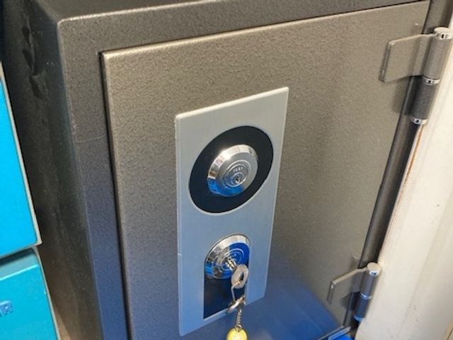 即日対応可!小さい手提げ金庫から大きな金庫までどんな金庫でも開けられます^ ^