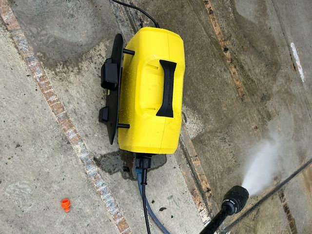 駐車場高圧洗浄。安くて丁寧。