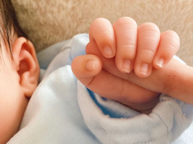 ナチュラルニューボーンフォト。お子様とご家族の自然な表情を撮影させていただきます
