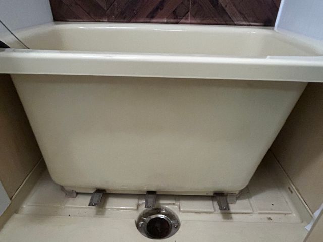 自社開発した洗剤で浴室内全体清掃と浴室換気扇を分解洗浄致します。