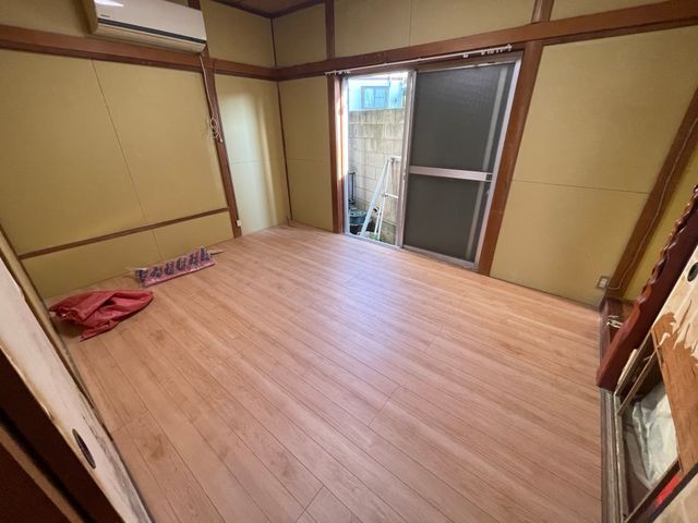 ※フローリングは100種類以上から選べます!色も豊富にあります。是非当店へ!♪