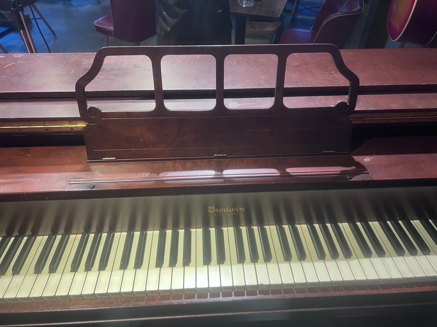 Brodwin NEWYORK アンティークピアノ木目
