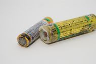 電池が液漏れする原因とは 液漏れの予防策や電池の保管方法をご紹介 くらしのマーケットマガジン 電池が液漏れする原因とは 液漏れの予防策や電池の保管方法をご紹介 くらしのマーケットマガジン