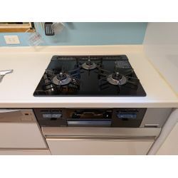 「羽曳野市の施工事例：10年以上使ったコンロをリンナイの最新モデル『センス』に付け替えました！」の画像1